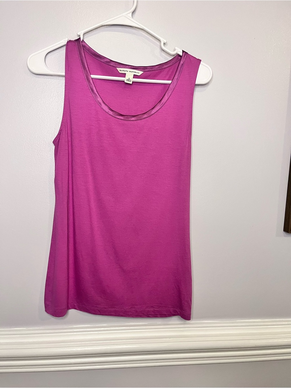 Banana Republic Bright Magenta Scoop Neck Tank